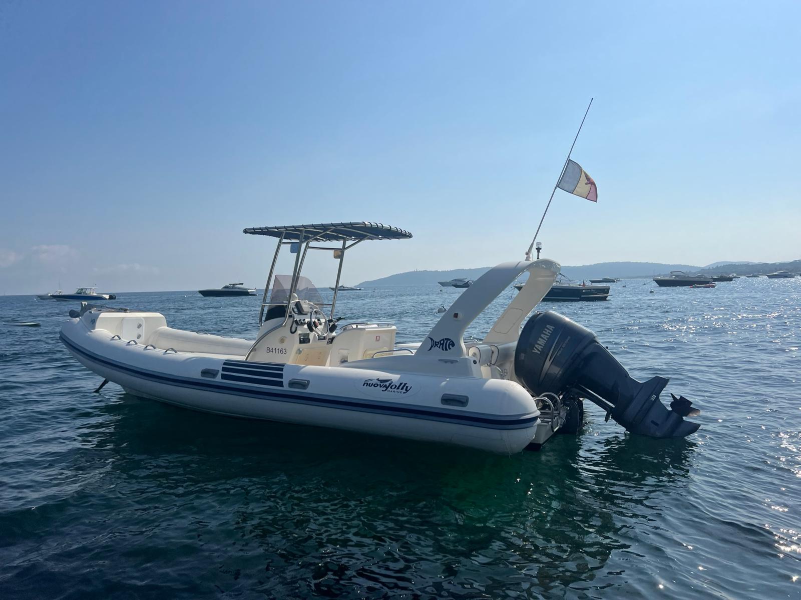 Nuova Jolly 7,5m ancré en mer